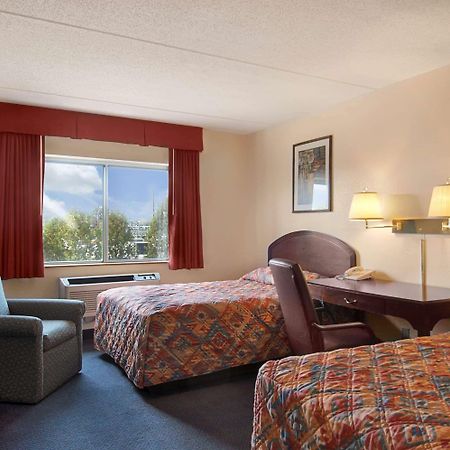 Super 8 By Wyndham Manchester Airport Phòng bức ảnh